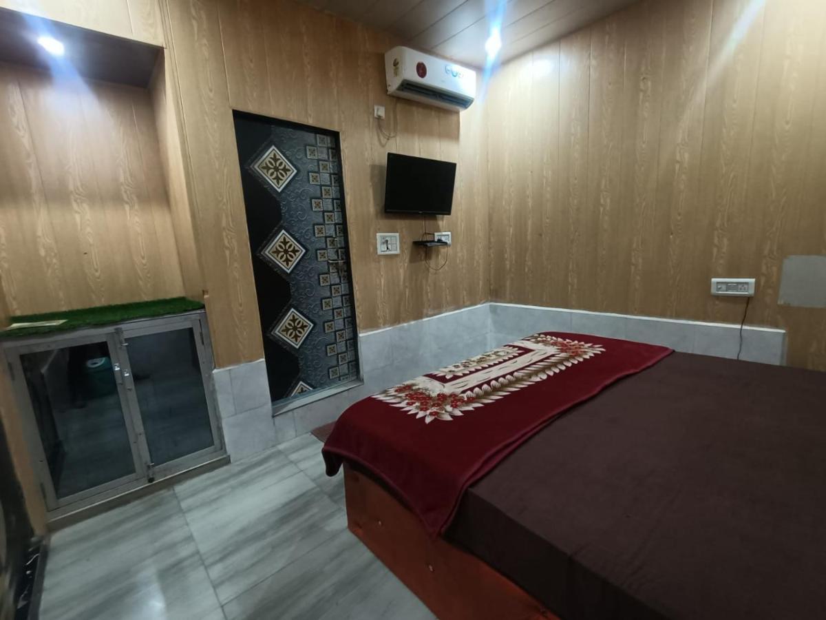 Yamnotri Dham Hotel Vrindavan Exterior photo